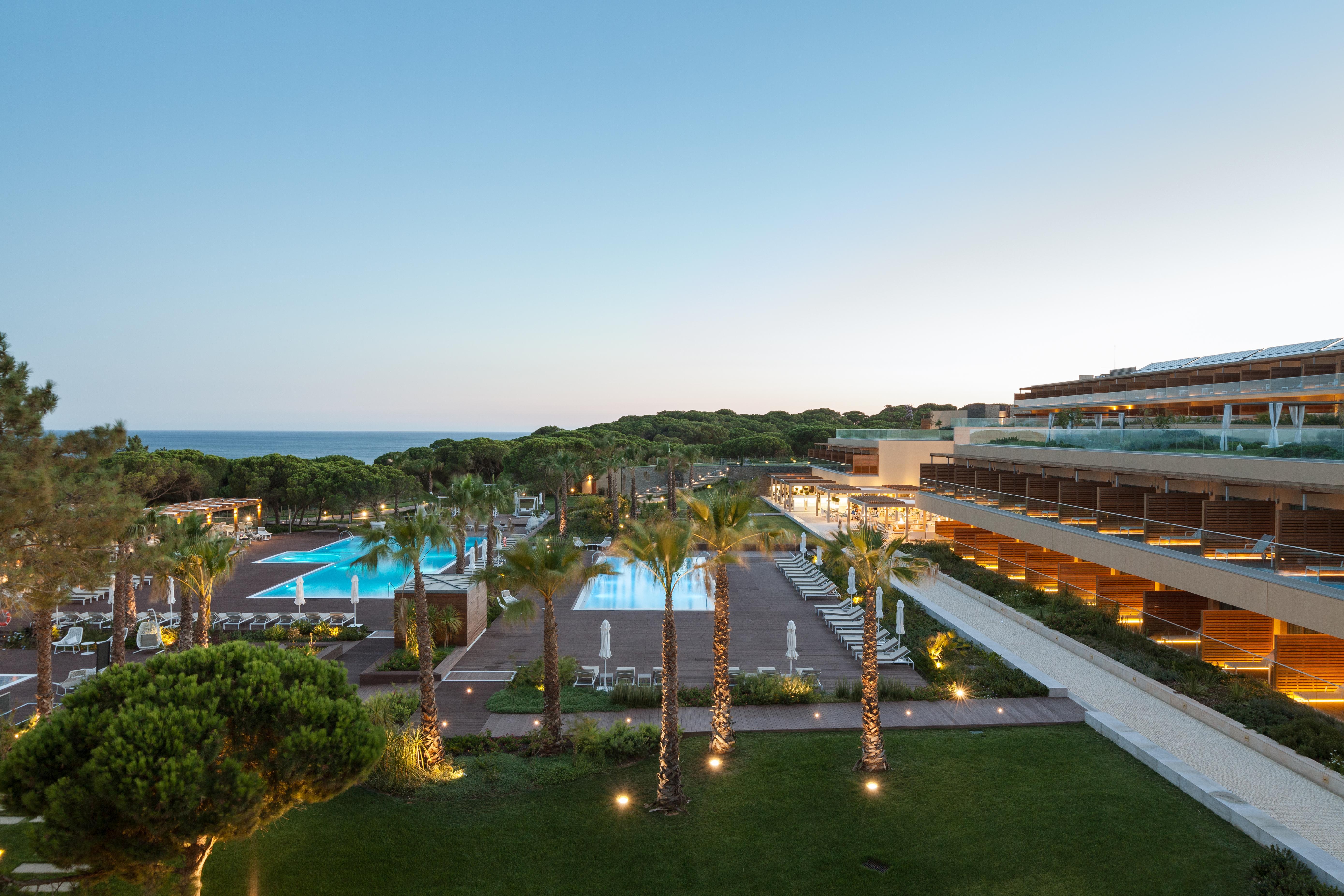 Epic Sana Algarve Hotel Албуфейра Екстериор снимка The resort at night